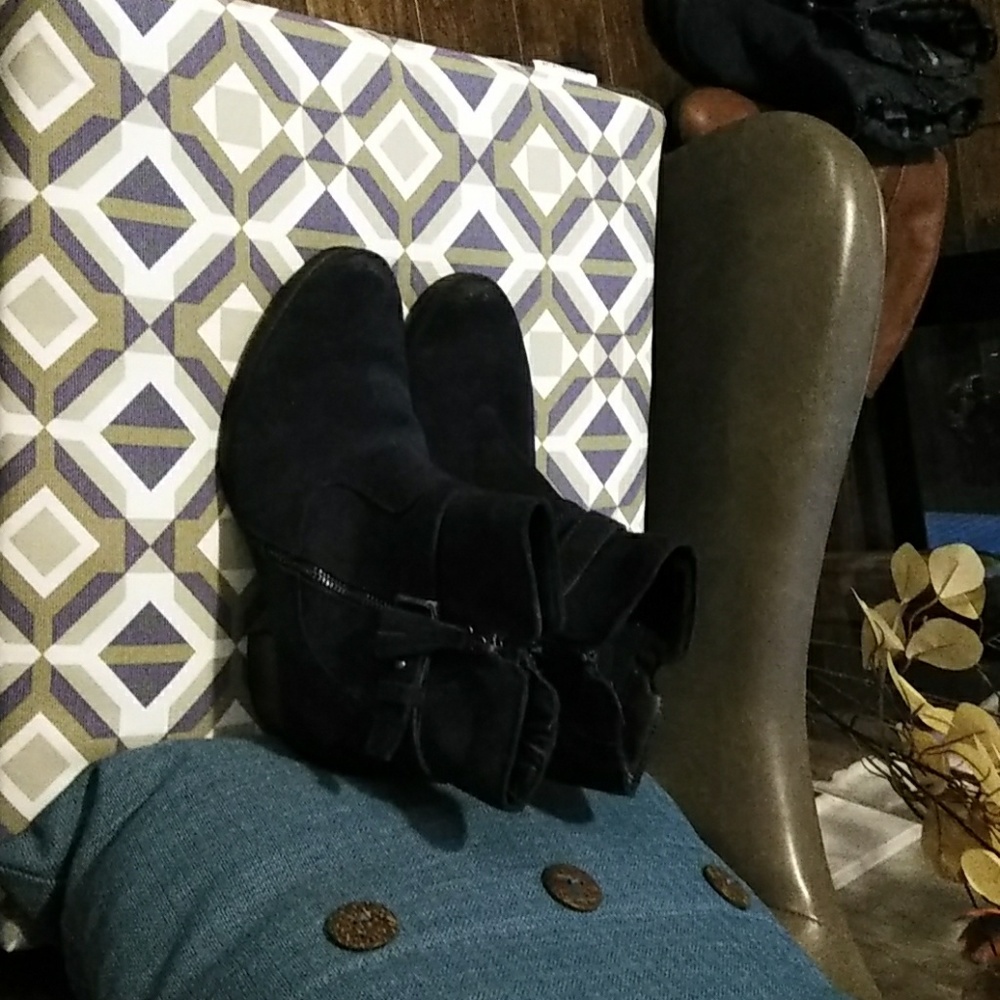 Earth suede navy shoe boots